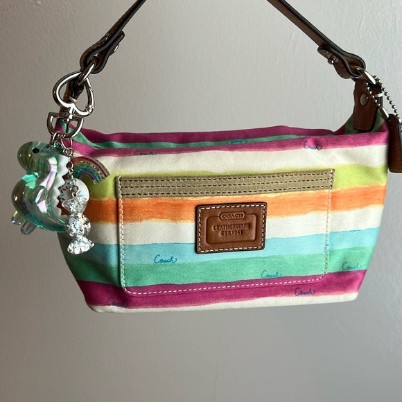 Iridescent green dinosaur and candy charms Keychain with Heart Clip - Picture 1 of 3